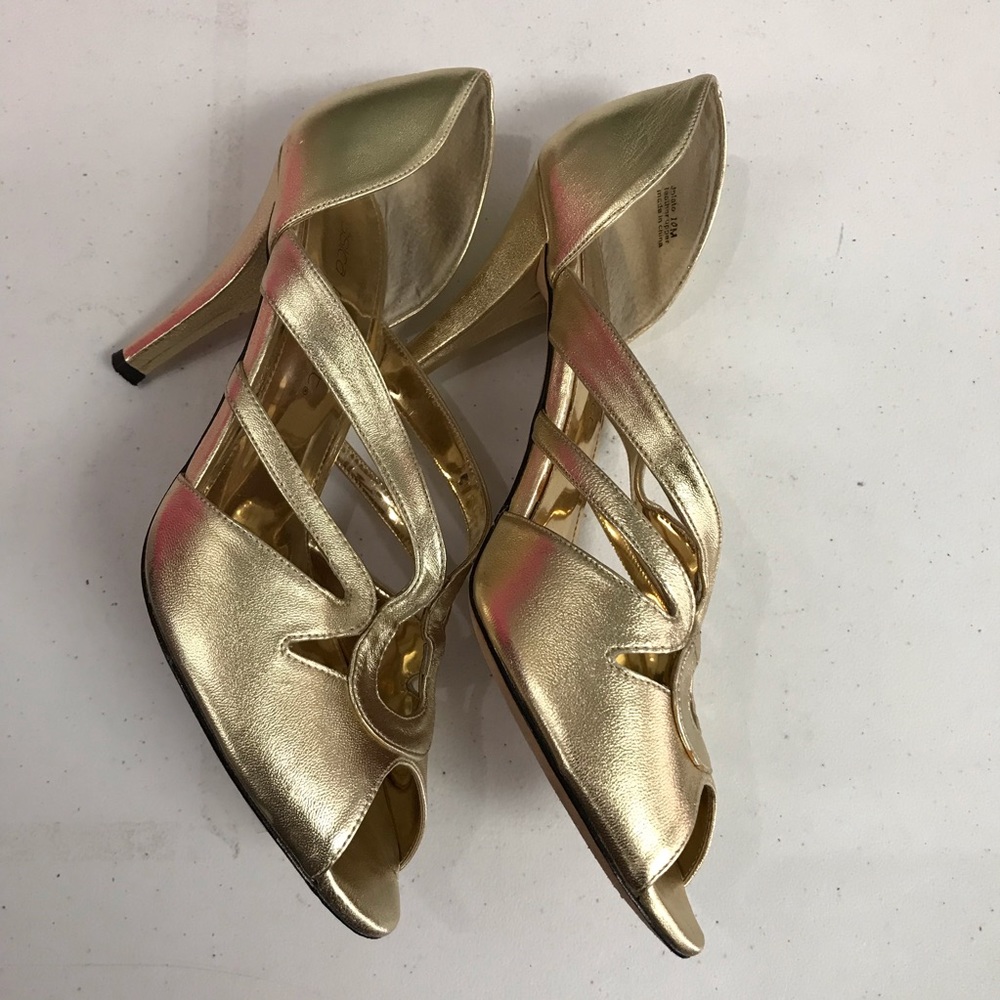Jessica Bennett Plato Gold Heels - Picture 4 of 8
